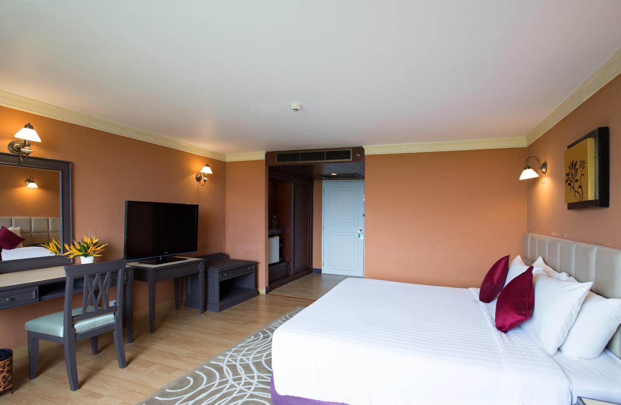 The Imperial Hotel & Convention Centre Phitsanulok Exterior photo